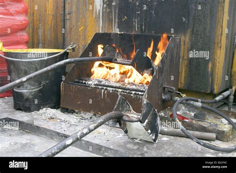 Thermal lance, burning off, road markings UK, thermoplastic material