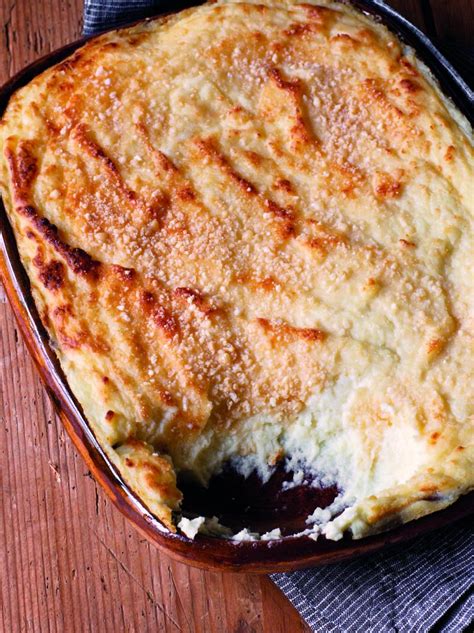 This is basically a classic french potato dish called potatoes dauphinoise that is baked in an oval gratin dish. Recipe: Ina Garten's Make-Ahead Goat Cheese Mashed Potatoes in 2020 | Food recipes, Cheese ...