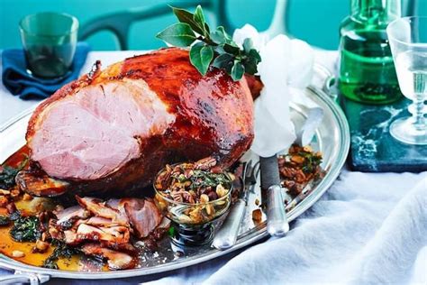 Christmas dinner, although eaten at lunch time, in australia is based on the traditional english versions. Traditional Christmas Dinner Menu | Ham glaze, Delicious ...