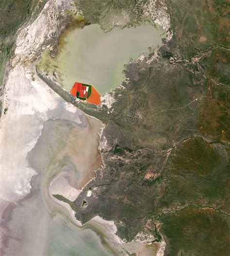 グーグル地図が捉えた自然とその上の生物人工物アクション 南部アフリカボツワナの塩類平原マカディカディ塩湖 我家のIT化