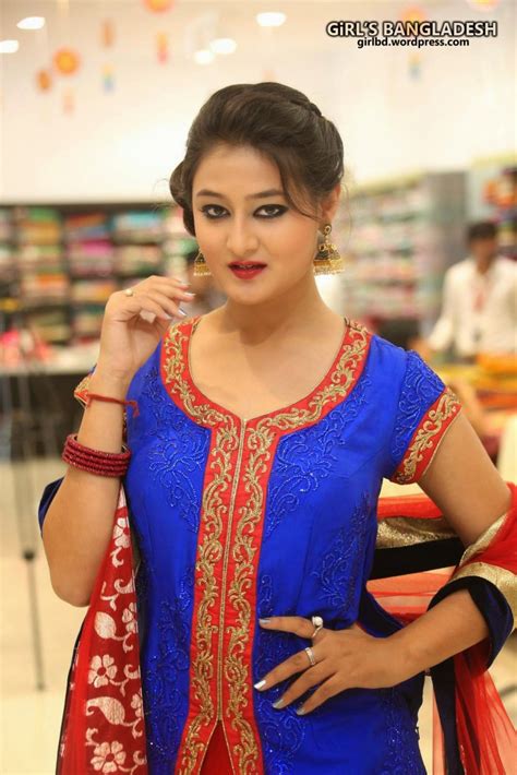 Bangladeshi Sexy And Boobsy Hot Real Life Bhabi Aunty ‘tanzila Nupur