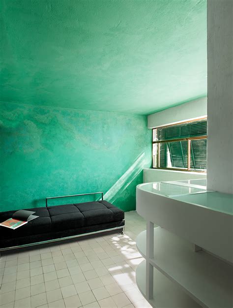 After it had been left abandoned, used by the german army as a target for shooting practice, discredited (and stripped out) by an owner who was a morphine addict and was found murdered on the floor of the living room, then turned upside down by vandals in more recent years. La villa sulla costa azzurra di Eileen Gray