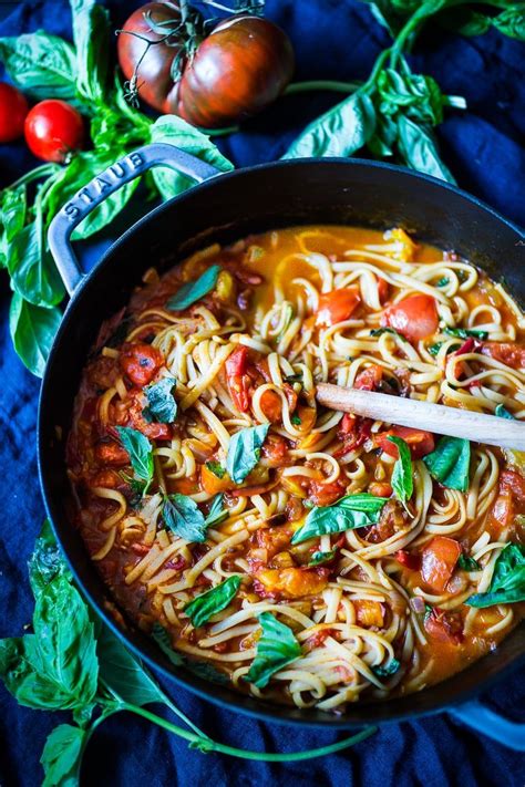 Watch how to make this recipe. Spaghetti with Quick Fresh Tomato Sauce | Recipe | Fresh ...