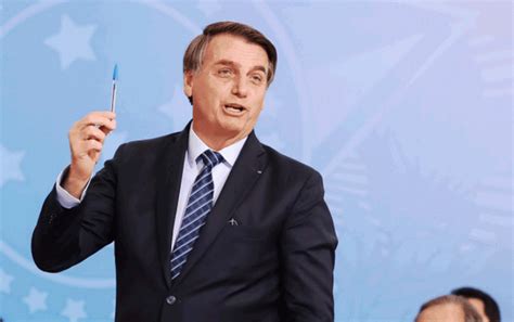 Bolsonaro sanciona lei que abre crédito para Auxílio Brasil