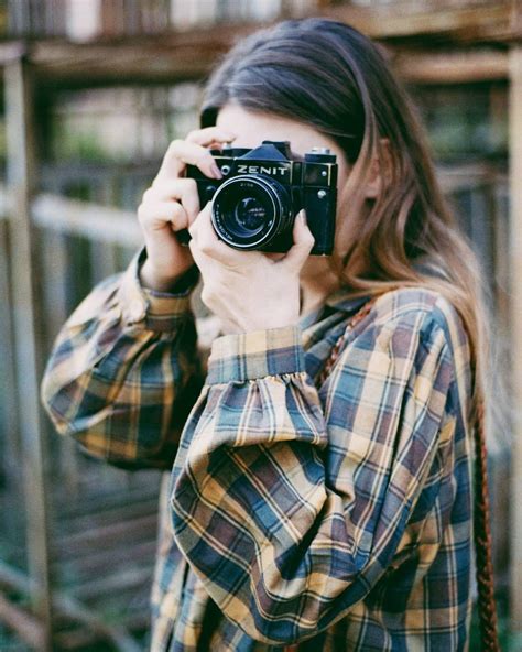 Photographer Girl Photographer Headshots Photography Camera Girl Photography Poses Girls