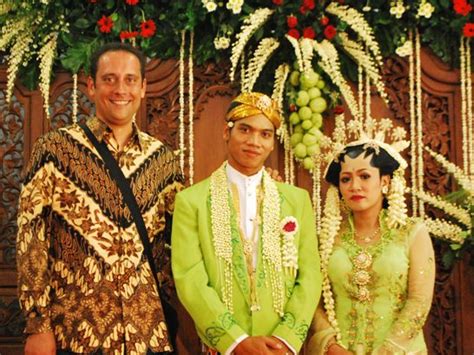 javanese indonesian wedding ceremony batik and dress the travel tart blog