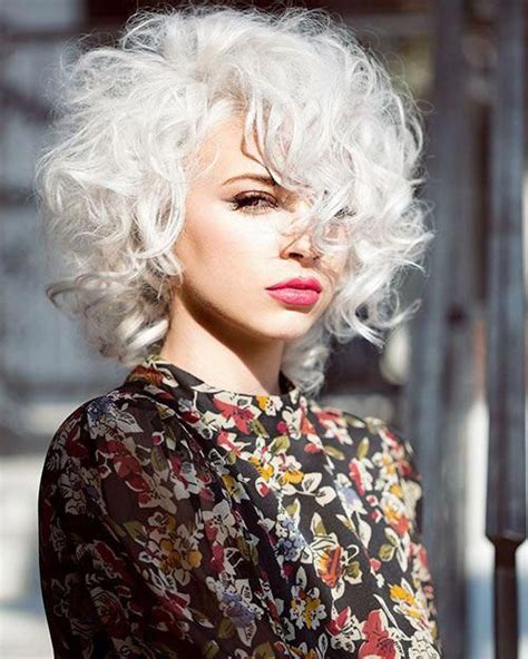 Short Curly White Hair Curlyhairtrends In 2019 Short Curly Hair Curly Hair Styles Curly
