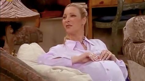 Lisa Kudrows Comments On How The Friends Cast Embraced Her Pregnancy