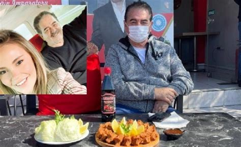 Melek mosso, 9 yaşında bağlama çalmaya başlayarak müziğe başlamıştır. MAGAZİN haberleri - haber, gündem, haberler, son dakika