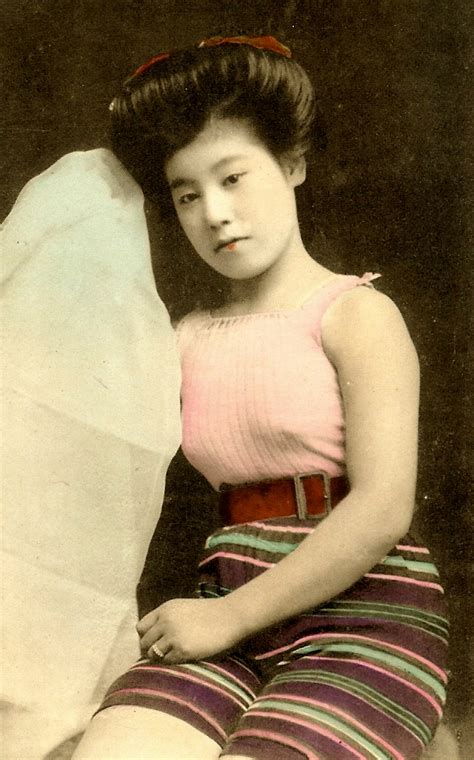 37 Rare Color Photos Of Young Japanese Girls Posing In Bathing Suits