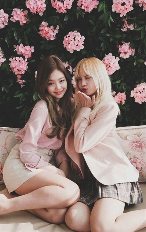 Blackpink Jennie And Lisa Blackpink Blackpink Jennie Blackpink Photos