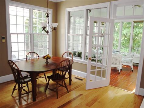 Whether they are in the living room or the dining space, they let us have the view of the most wonderful moments in the garden area. 40 Kitchens With Large or Floor-To-Ceiling Windows