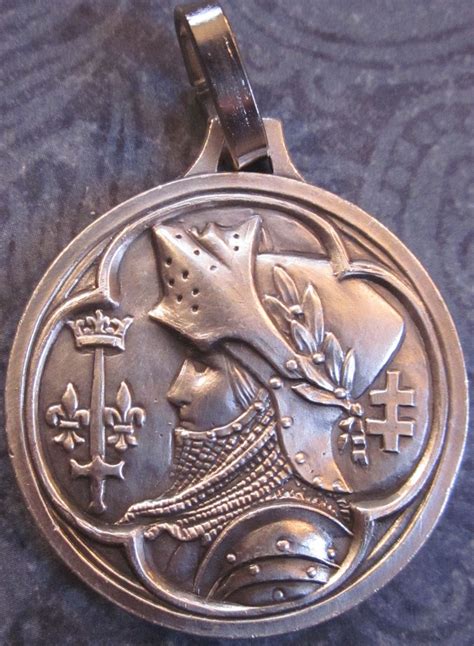 Jeanne Darc Medal With Domremy Crest On Reverse Front Juana De