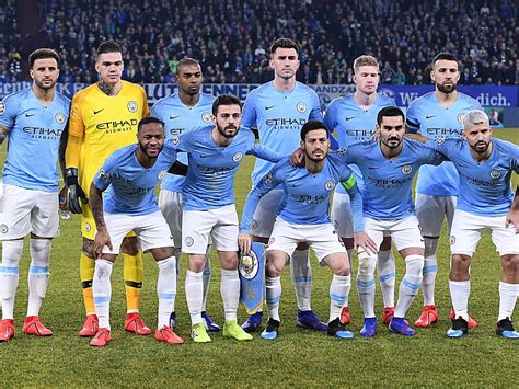 This statistics show the compact view of all current players of the club man city who are on loan or loaned out. Manchester City Spieler : Manchester City Droht ...