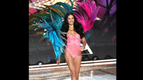 Adriana Lima Hace Historia En El Desfile Victoria S Secret Fashion
