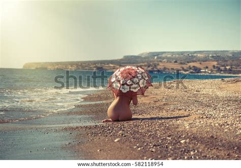 Beautiful Naked Girl Lying On Beach Foto Stok 582118954 Shutterstock