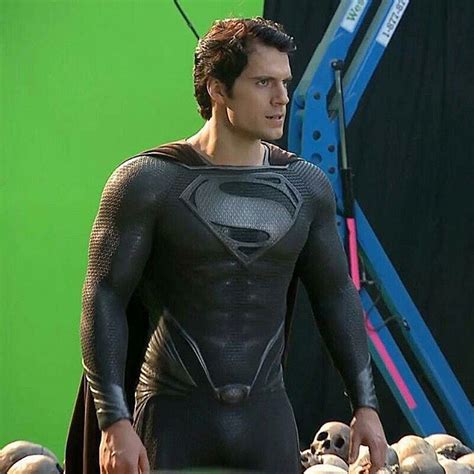 best look at the black suit in man of steel from sergioees on twitter superman cavill