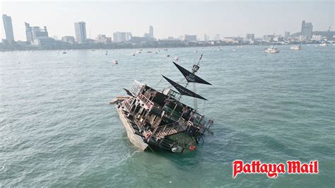 Pirate Themed Recreational Boat Sinks Off Pattaya Beach Pattaya Mail