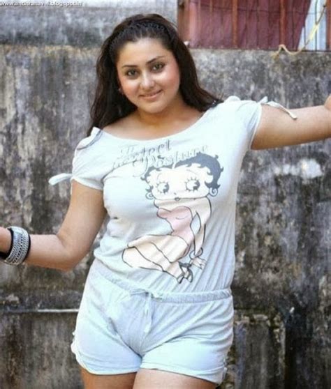 Doodhwali Bhojpuri Sexy Actress Namitha Kapoor Hot Boob Shapes Side