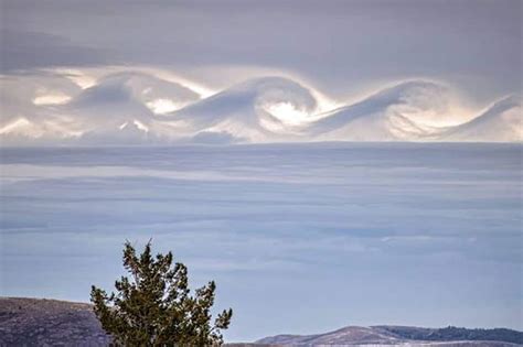Pic Of The Week Remarkable Wave Clouds Paint The Sky Over Utah The