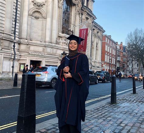 Baju renang muslimah pas bagi anda yang ingin tetap terlihat kece meskipun berhijab. Pakaian Renang Muslimah NIKE - Gadis Melayu Terpilih ...