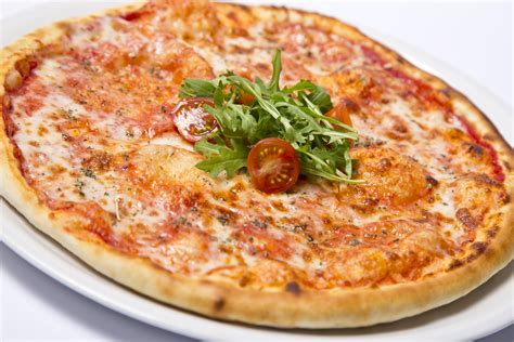 Margherita Pizza Homemade Medium Thin Crust With Fresh Tomato Sauce