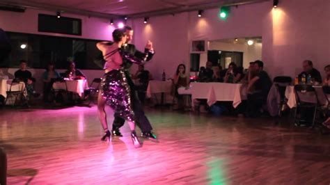 Dos Orillas Práctica De Tango Bailan Barbara Wainnright Y Juan Ruggieri 3 4 Youtube