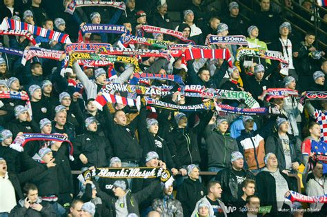 Piłkarze trenera rafała góraka wygrali z bezpośrednim rywalem do awansu i zrobili duży krok w kierunku wywalczenia bezpośredniej promocji do fortuna 1. Kibice na meczu GKS Katowice - Górnik Zabrze (galeria ...