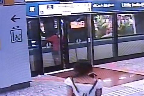 Woman Gets Trapped Between Mrt Train And Platform Doors Latest