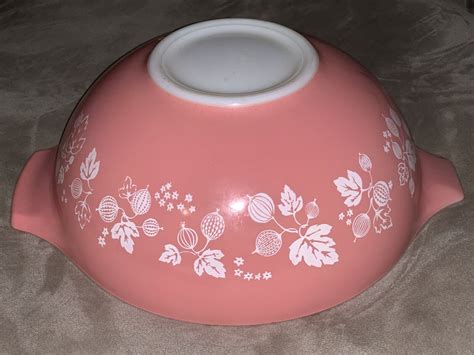 Vintage Pyrex Pink Gooseberry Cinderella Nesting Mixing Bowl Qt