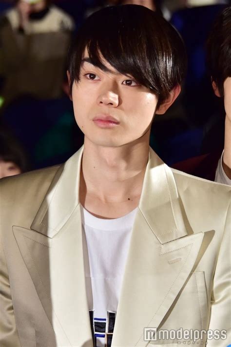 18 496 tykkäystä · 55 puhuu tästä. (画像1/5) 菅田将暉、いきなり靴紐結び直す "兄"松坂桃李「何 ...
