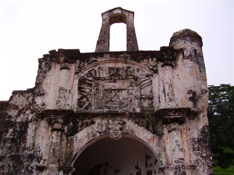 Kota a famosa telah dibina oleh portugis sebaik sahaja berjaya menawan melaka pada tahun 1511. BLOG USANG: Sejarah Pembinaan Kota A Famosa oleh Portugis ...