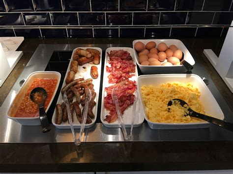 The property is set in a commercial district of frankfurt am main. Das Hotel Premier Inn Frankfurt: Markteintritt in ...