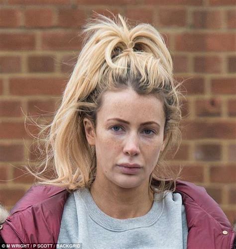 Love Islands Olivia Attwood Looks Downcast As She Goes Make Up Free