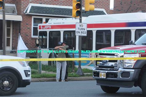 SEPTA bus hits house, cars and pedestrians in fatal accident – Delaware