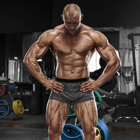 Uomo Muscolare In Palestra Addominale A Forma Di Forte ABS Nudo Maschio Del Torso Risolvente