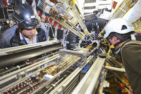 Cern is perhaps most famous for its discovery in 2012 of the elusive higgs boson [named after british 10. Le CERN 2014 en 10 photos | La Science Pour Tous