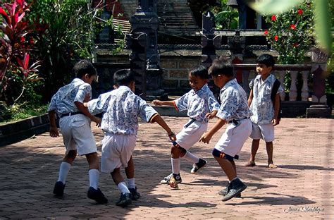 Jelang mulainya liga 1 dan liga 2, polisi minta tidak ada nobar. Jiesta Sudibya: Sepak Bola Kertas, taas, taasss