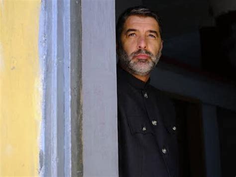 Τι θα δούμε απόψε στις 22:00 στις άγριες μέλισσες; Άγριες Μέλισσες - Spoiler σοκ! Υπάρχει περίπτωση να είναι ο Βόσκαρης πατέρας του Μελέτη και ...