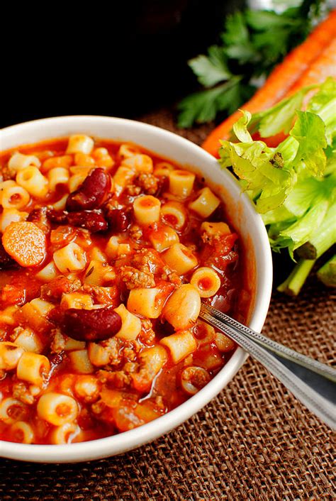 They serve hearty soul satisfying pasta dishes and soups that are absolutely delicious. Copycat Olive Garden Pasta e Fagioli Soup - Iowa Girl Eats