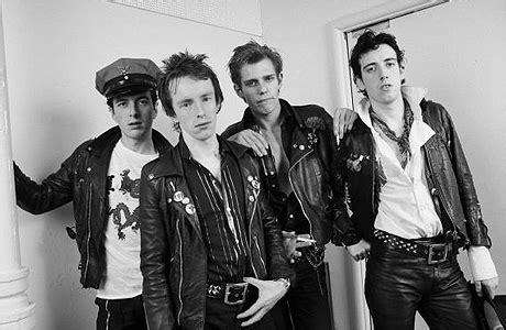 Join today and lead your clan to victory! The Clash - "White Riot" Live in 1978 : BALD PUNK