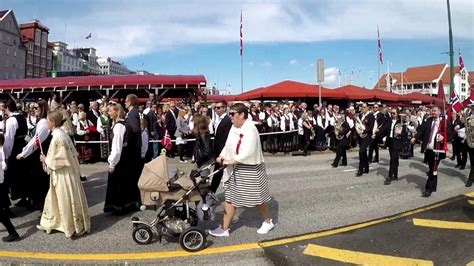 Mai på midtbygda i år: 17 mai tog i Bergen 2017 NR 3 - YouTube
