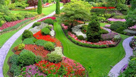 A Perfect Garden Landscaping For Your Home That Attracts