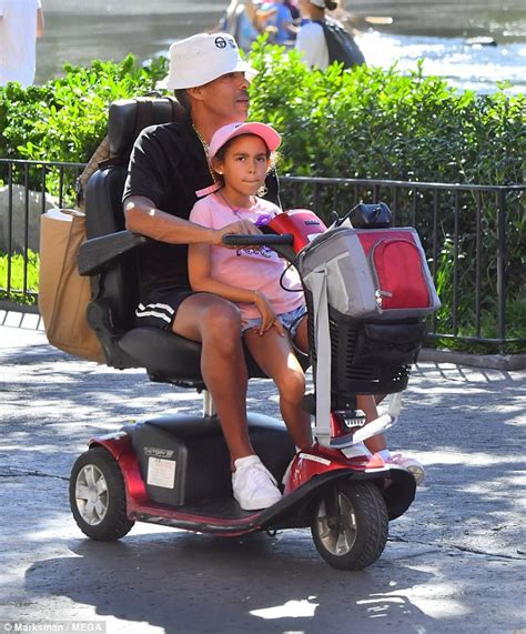 Learn about ellen pompeo's age, height, weight, dating, husband, boyfriend & kids. Ellen Pompeo proves she's a kid at heart as she has a ball at Disneyland | Daily Mail Online