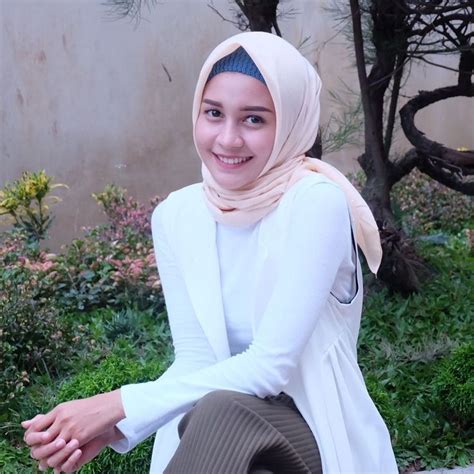 Jilbab Cantik Hot Di Twitter Pin Di Jilbab Cantik Klu Mau Semingkuh