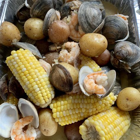 Scatter the lemon rounds, garlic and thyme on top. Clam Recipes | Allrecipes