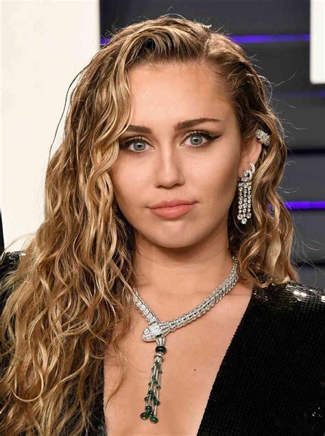 Miley Cyrus 32 Best Hair Styles Mullets To Marbled Blonde