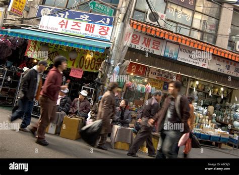 namdaemun currency market seoul korea Stock Photo - Alamy