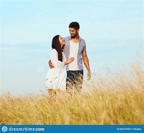 Woman Couple Man Outdoor Natur Field Happiness Love Young Lifestyle