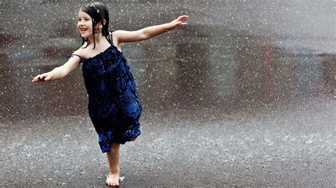 Cute Girl Enjoing In Rain Wallpaper Hd Wallpaper